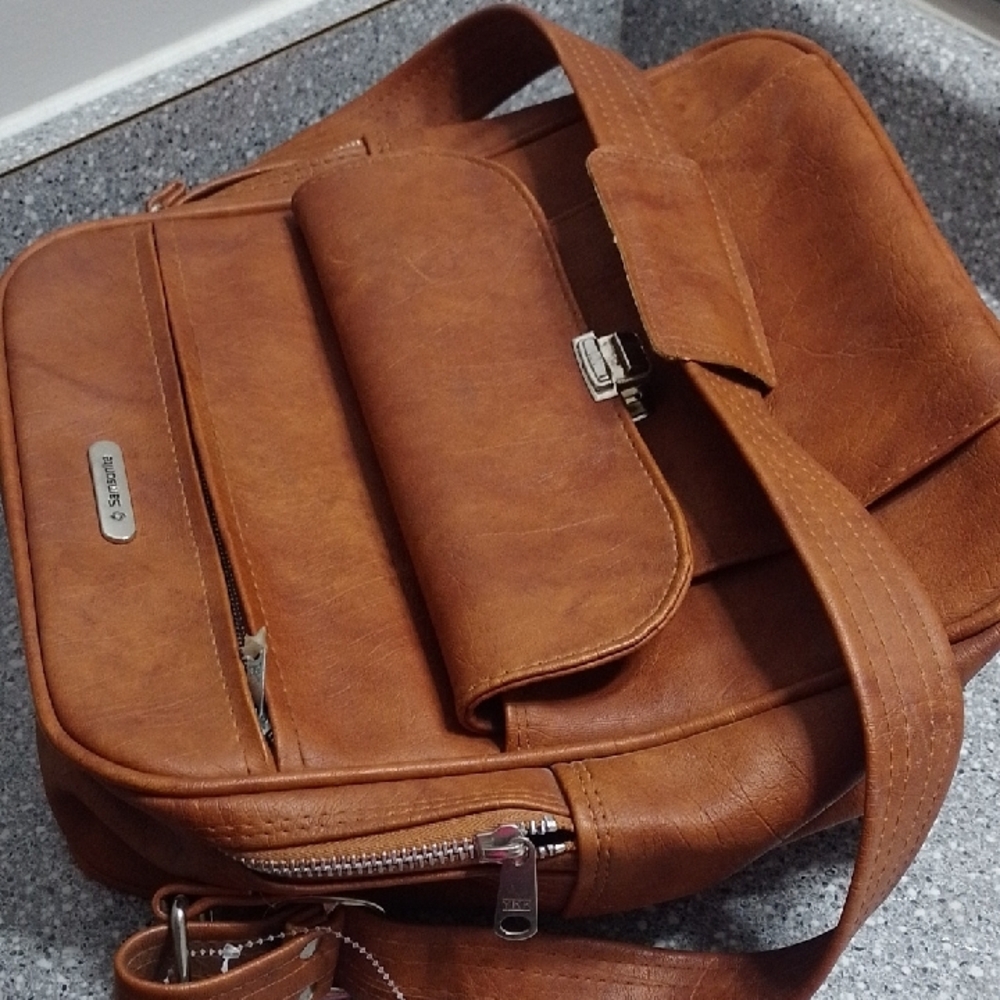 Samsonite Brown Messenger Bag with Adjustable Strap - Picture 6 of 14